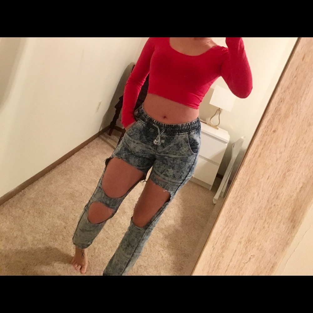 BUNDLE ♥️ Red crop top + Ripped pants